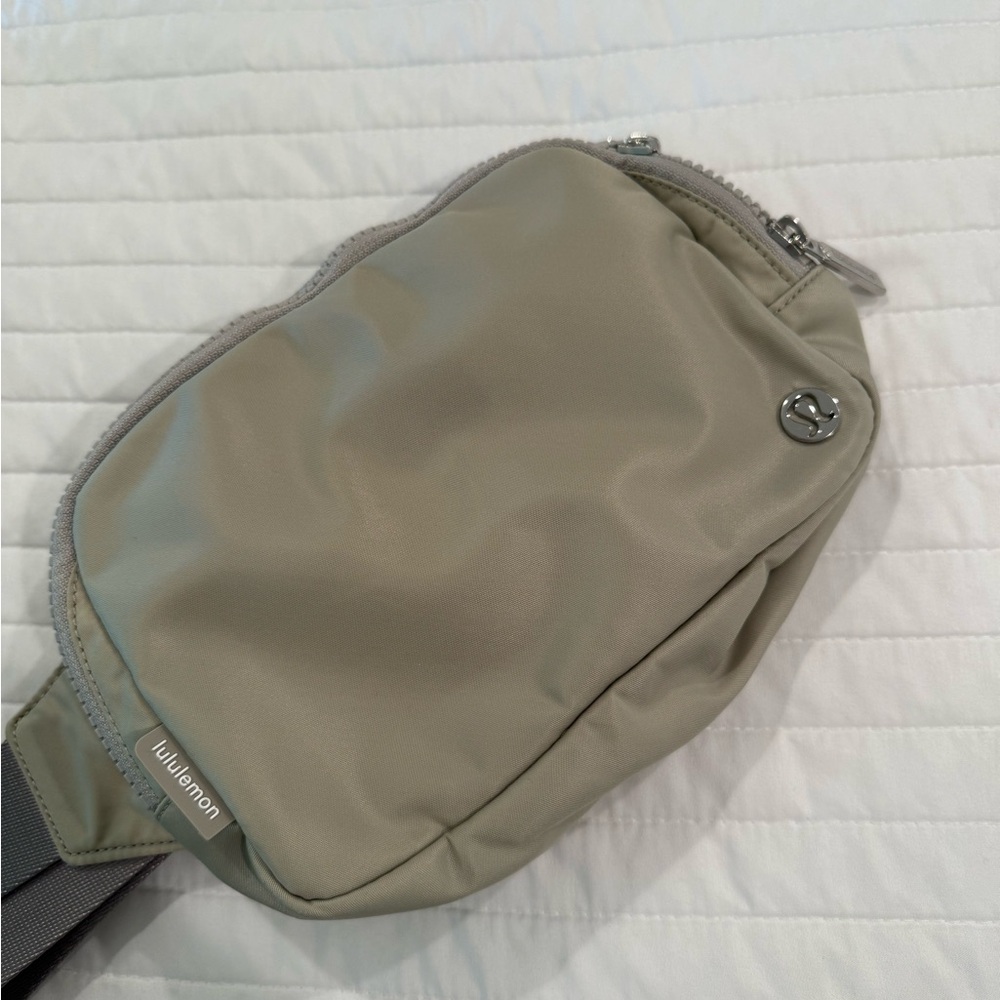 lululemon athletica Beige Men's Belt Bag